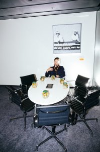 Maciek z pracą Wilhelma Sasnala
