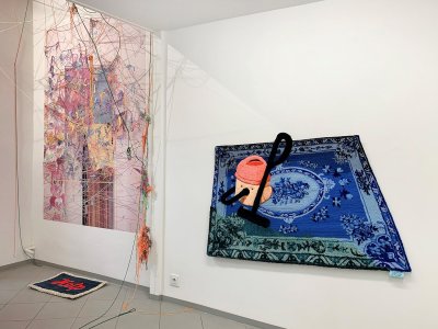 AUĆ. KAROLINA BALCER I MICHALINA KACPERAK, 2024, WIDOK WYSTAWY, DZIEKI UPRZEJMOSCI GALERII JEDNOSTKA
