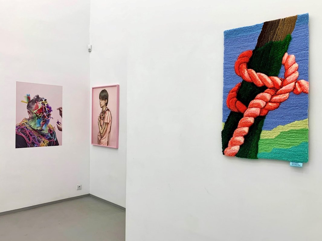 AUĆ. KAROLINA BALCER I MICHALINA KACPERAK, 2024, WIDOK WYSTAWY, DZIEKI UPRZEJMOSCI GALERII JEDNOSTKA