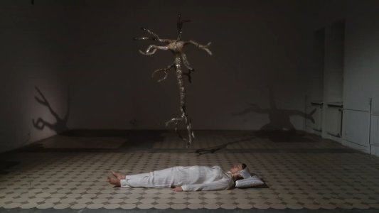 MARTYNA MODZELEWSKA SKONCZ JUZ WRESZCIE SNIC KADR Z WIDEO 2022 DZIEKI UPRZEJMOSCI ARTYSTKI