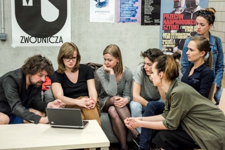 Janek Simon i Karolina Plinta podczas konsultacji portfolio, A-Z 2017