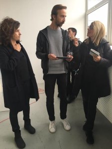 Katerina Gregos, jurorka Nagrody Fundacji 2017 w galerii Stereo. Na zdjęciu z Zuzanną Hadryś i Michałem Lasotą