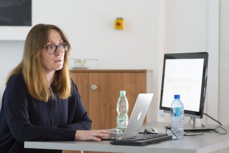 Agnieszka Pindera podczas wykładu  A-Z 2019