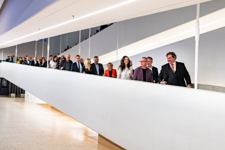 Brunon Bartkiewicz, Prezes ING Banku Śląskiego i Marek Pokorny, kurator, podczas preview wystawy "Duch Natury i inne bajki", Muzeum Śląskie, Katowice, 2019