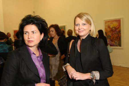 Małgorzata Kołakowska, ówczesna Prezes ING Banku Śląskiego i Magdalena Kot-Szczepańska, wieloletnia członkini zarządu Fundacji - otwarcie wystawy Jakuba Juliana Ziółkowskiego "Hokaina" w Zachęcie, 2010